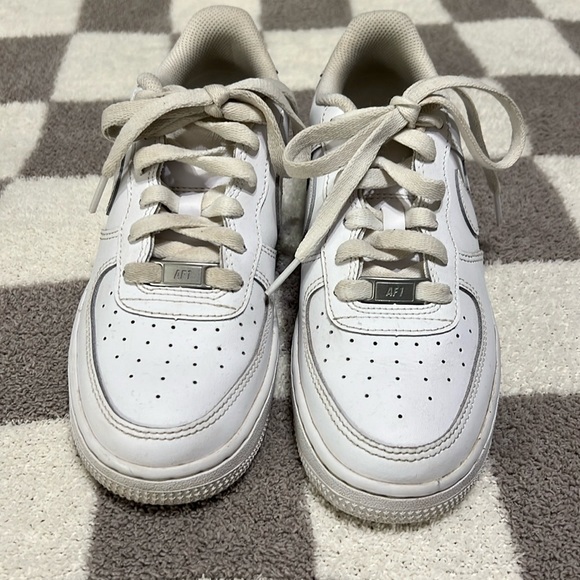 Nike Air Force 1’s • Big Kids sz 4 • great condition - Picture 2 of 3